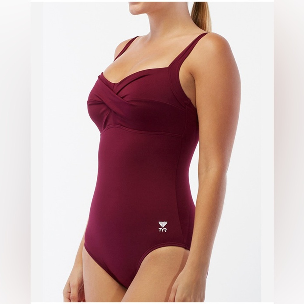 TYR DURAFAST ELITE® WOMEN'S PLUS SIZE TWISTED BRA CONTROLFIT SWIMSUIT